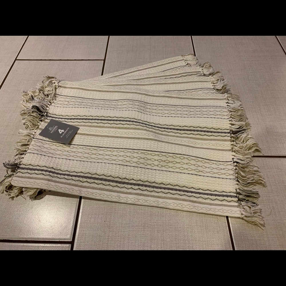 NWT JCPenney Home 4-pc Placemat Set